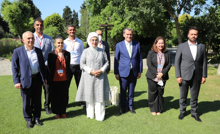 Emine Erdoğan, “Zeytinburnu Tıbbi Bitkiler Bahçesi”ni Ziyaret Etti