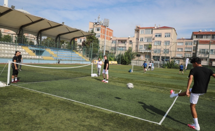 Zeytinburnu'lu Gençler ‘Ayak Tenisi Turnuvası’nda 