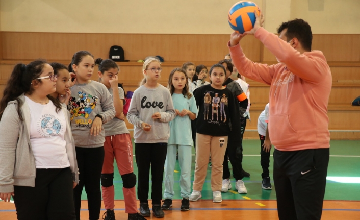 Zeytinburnulu Gençler ‘Kış Spor Okulları’nda…