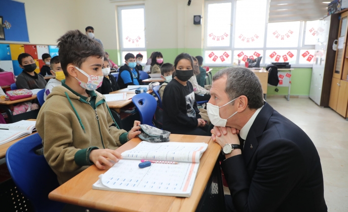 Gazipaşa İlköğretim Okulu Öğrencilerine Başkan Arısoy’dan Ziyaret