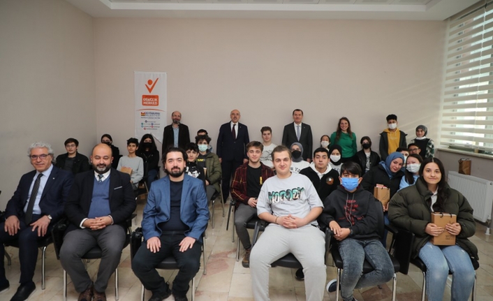 ZEYGEM Bilişim Teknolojileri Akademisi’ne Rektör ve Dekanlardan Ziyaret