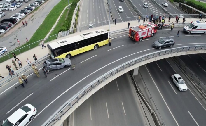 Yenikapı'da İETT Otobüsü Kaza Yaptı