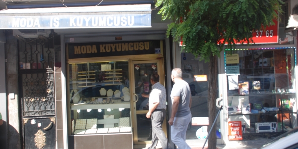 Ahmet Yesevi caddesindeki Moda Kuyumcusu soyuldu  