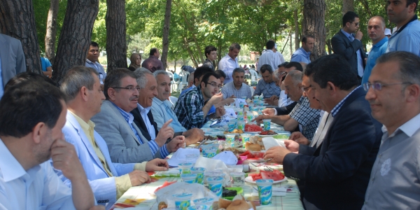 Ak Parti Zeytinburnu üyeleri piknikte buluştu