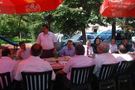 AK Parti’den öğretmelere kahvaltı