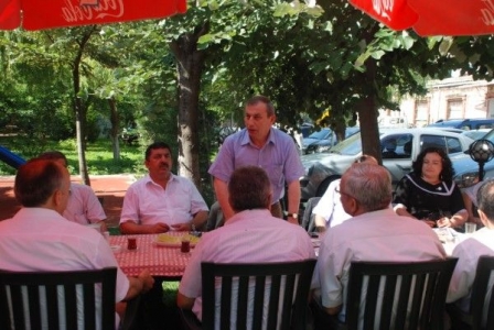 AK Parti’den okul müdürlerine kahvaltı