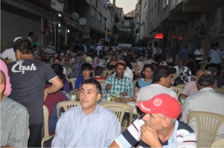 Belediye İlk sokak iftarını Seyitnizam’da yaptı