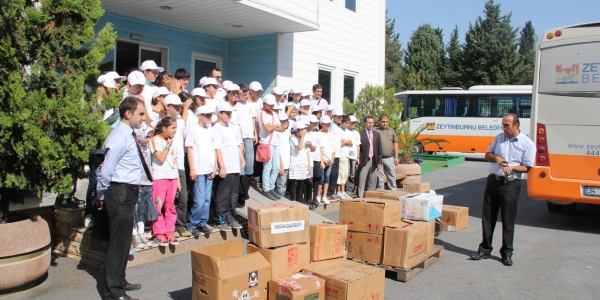 Bilgi Evi Üyeleri Bağışladığı Kitaplarla Aydınlatıyor