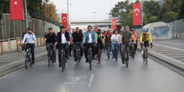 Bisikletçi Başkanlar Makam Aracını Terk Edip Pedal Çevirdi