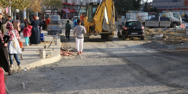 Bu tretuar çalışma zulmü ne zaman bitecek ?