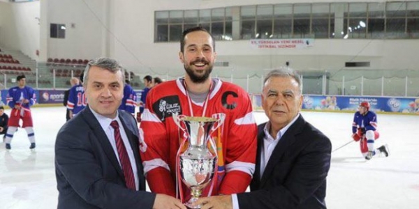 Buz Hokeyinde Şampiyon Zeytinburnu Belediyesi