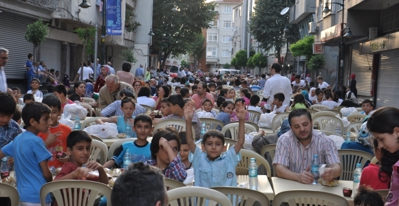 CHP ‘den Zeytinburnululara Sokak İftarı