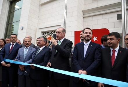 Cumhurbaşkanı Erdoğan, Zeytinburnu'nda okul açtı