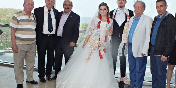 Gazeteci Dede, Mehmet Alpay’ın, Büyük Torunu Damla Evlendi