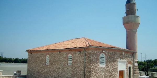 İki Yüz Yıllık Tarihi Cami İbadete Açıldı