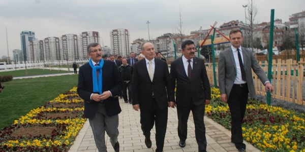 Kadir Topbaş Zeytinburnu' nda Sarıgül'e gönderme yaptı
