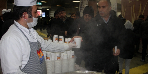 Marmaray Yolcularına Çorba Sürprizi