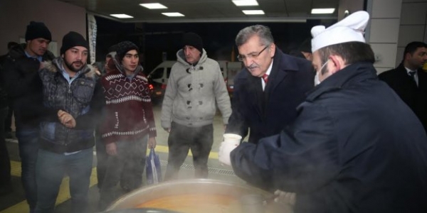 Marmaray’da Vatandaşlara Çorba Sürprizi