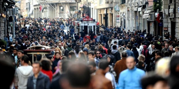 Meğer Türk gençleri 'mutlu ve iyimser'miş