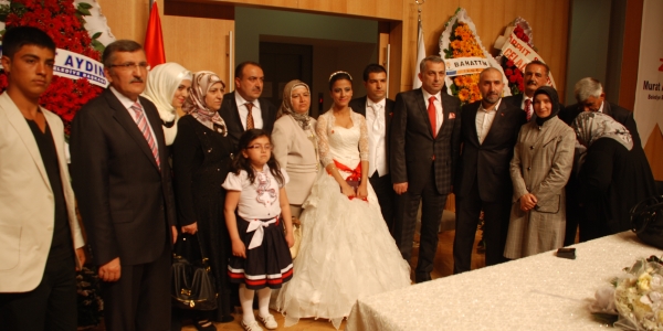 Mehmet Zeki Sarban’ı duygulandıran düğün 