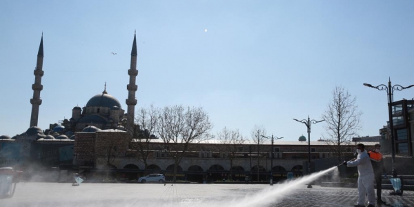 Meydan Ve Sokaklar Mesai Başlangıcına Hazır Hale Getirildi 