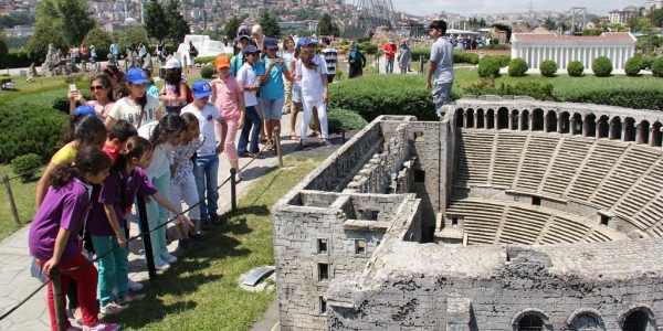 Miniatürk’te Türkiye’yi Köşe Bucak Gezdiler