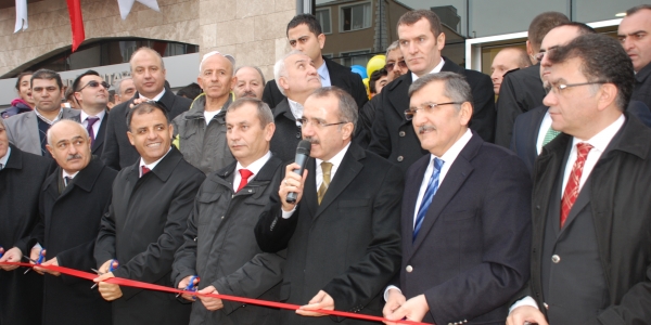 Murat Aydın’dan ustalık eseri Veliefendi bilgi evi