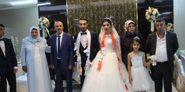 Narin ve Bilal Muhteşem Bir Düğün İle Dünyaevine Girdiler