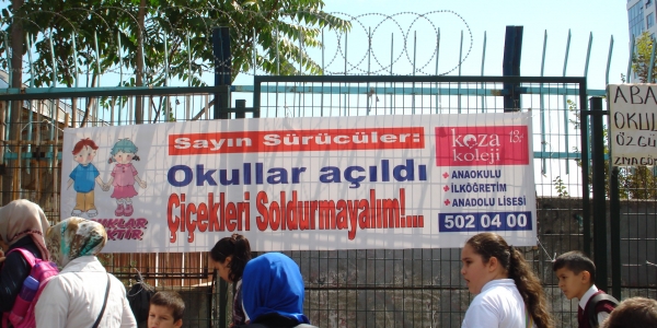 Okulla Birlikte Artan, Trafik Kazlarına Karşı, Afişli  Uyarı!...