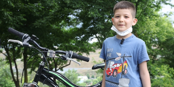  Parkı Temizleyen Babasına Yardım Eden İsmail’e İBB’den Bisiklet