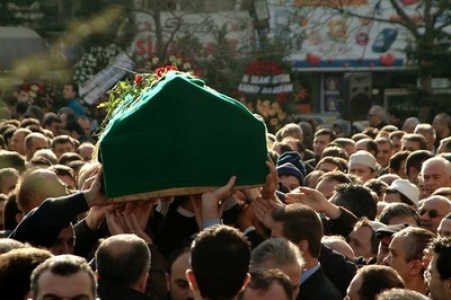 Semih Deniz'in Annesi Hakkın Rahmetine Kavuşmuştur