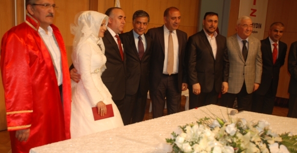 Tacettin Akdağ yılın düğününü yaptı