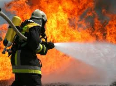 Yangın Çıkan Binada Mahsur Kalanları İtfaiye Kurtardı