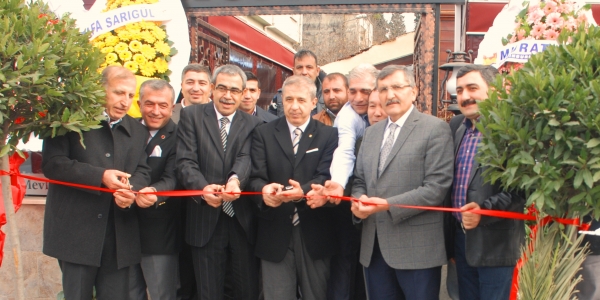 Yeni lezzet mekanı, “Yenikapı Mevlevihane Köftecisi“ açıldı.