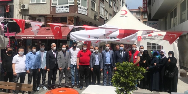 Yeniden Refah Partisinden Kızılay'a Kan Bağışı