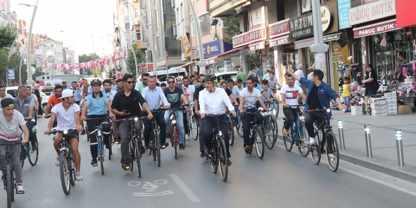 ZEYBİS Bisiklet Turu Hediye Dağıtıyor