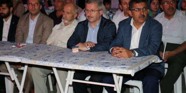 Zeytinburnu Ak Parti Şehitleri Unutmadı