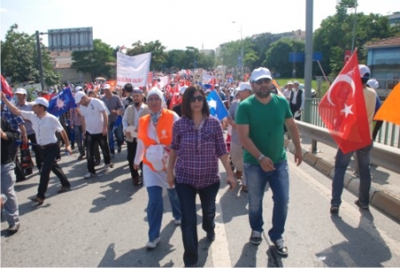 Zeytinburnu Başbakanı bağrına bastı 