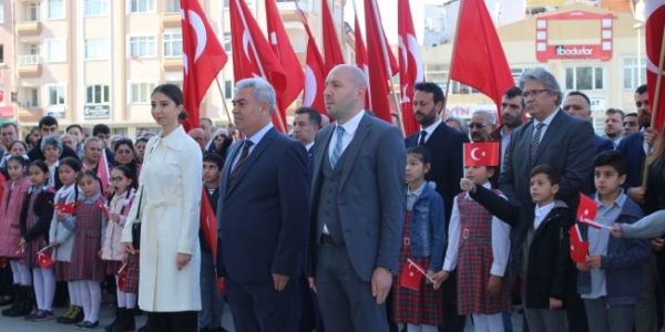 Zeytinburnu Milli Eğitim Müdürlüğü 23 Nisan'ı kutladı 