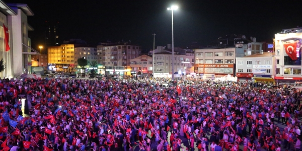 Zeytinburnu Demokrasi Mitingine Devam Ediyor