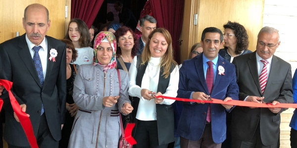 Zeytinburnu Halk Eğitim Merkezi Emeklerini Sergiledi  