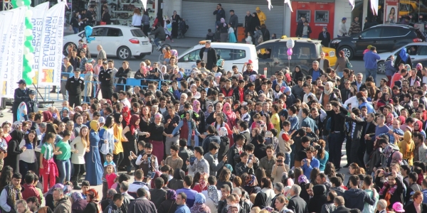 Zeytinburnu'nda, Hamsi Bahane Müzik Şahane