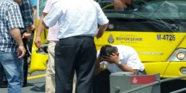 Zeytinburnu'nda Metrobüsün Çarptığı Genç Öldü