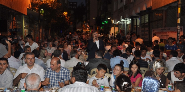 Zeytinburnu’nda Sokak İftarı Heyecanı