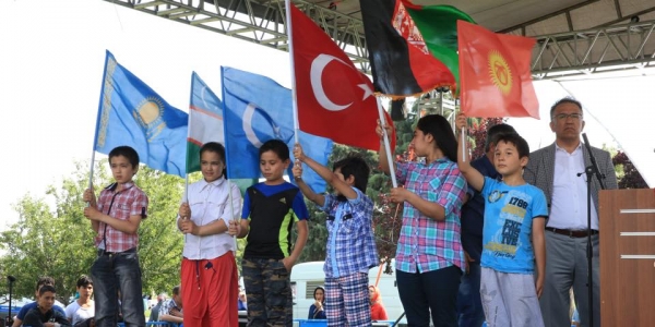 Zeytinburnu’nda Türk Dünyası Coşkusu