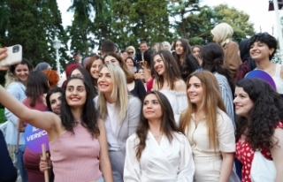 1000 Kız Öğrenciye ‘Büyüt Hayallerin'i...