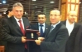 Irmak Group'tan Başbakan yardımcısına Bozdağ'a...
