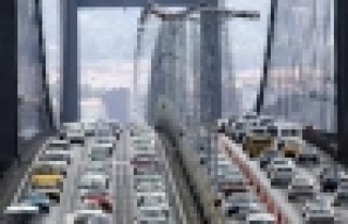 İstanbullular yılın 576 saatini trafikte geçiriyor