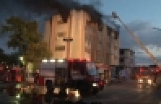 Zeytinburnu'nda korkutan yangın: 1 yaralı
