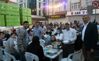 Zeytinburnu Sokak İftarları Tam Hız Devam Ediyor